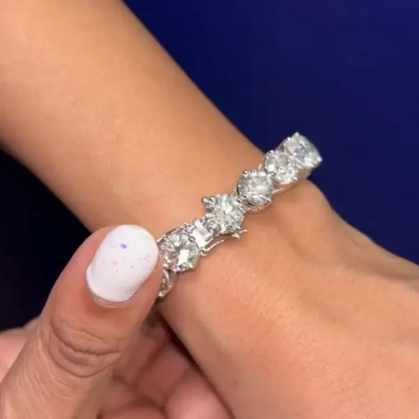 40ctw 8MM Round Cut White Sapphire Classic Bangle