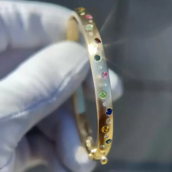 Flush Set Multicolor Sapphire Starry Bangle