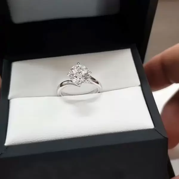 2ct Round Cut White Sapphire Brilliant Engagement Ring