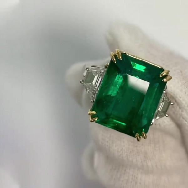 14ct Emerald Cut Three Stone Engagement Ring