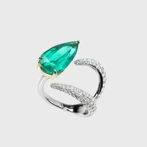 5.8ct Two Tone Pear Cut Emerald Asymmetric Cocktail Ring