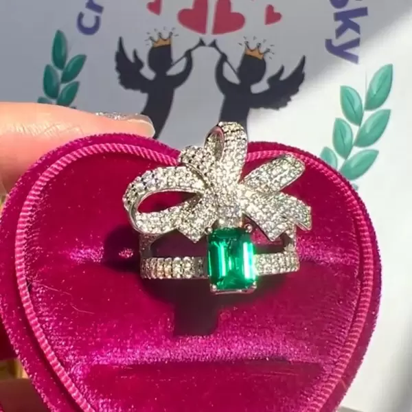 Vintage Bowknot Emerald Cocktail Ring