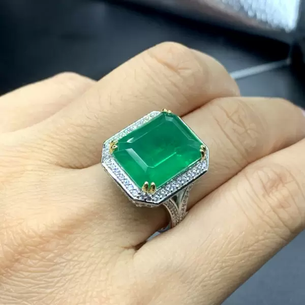 15ct Emerald Vintage Halo Cocktail Ring