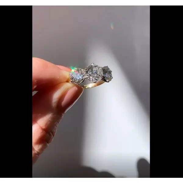 1.5 Ct Round Cut Three Stone Setting Engagement Ring