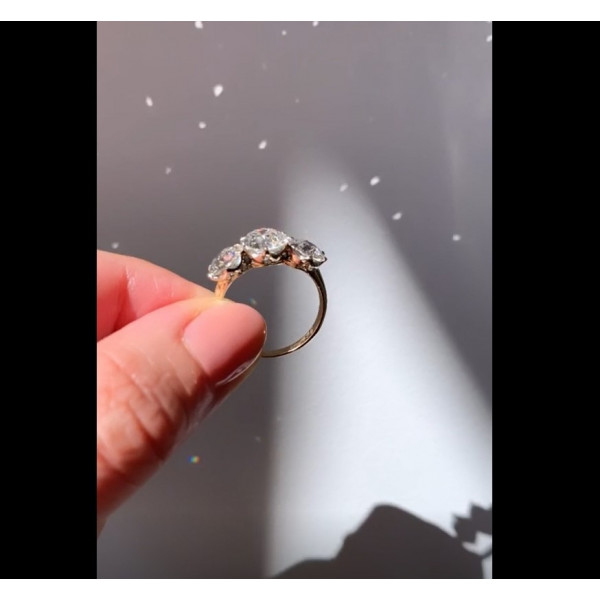 1.5 Ct Round Cut Three Stone Setting Engagement Ring