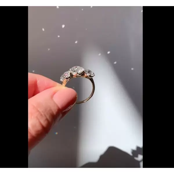 1.5 Ct Round Cut Three Stone Setting Engagement Ring