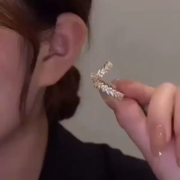 3.95ct Round Cut White Sapphire Clip Earrings in Gold