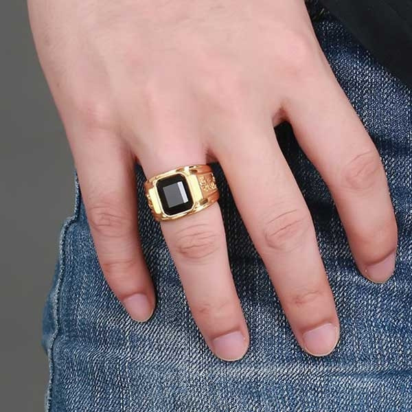3.5ct Black Sapphire Plating Dragon Design Ring in Gold
