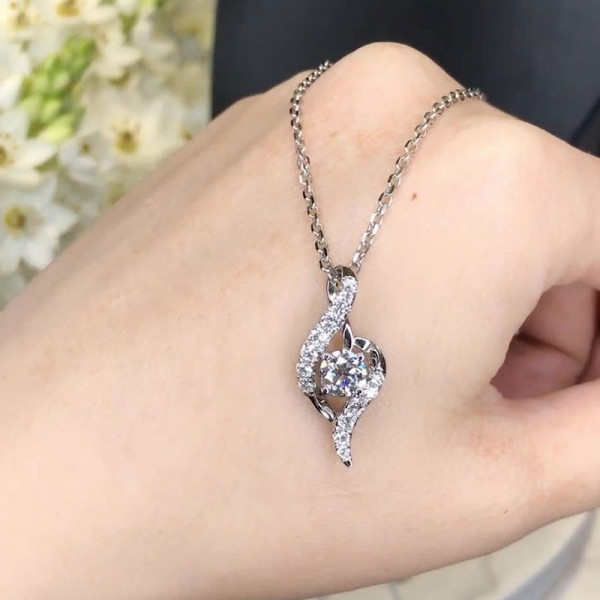 Fashion Twist Halo Diamond Pendant Necklace