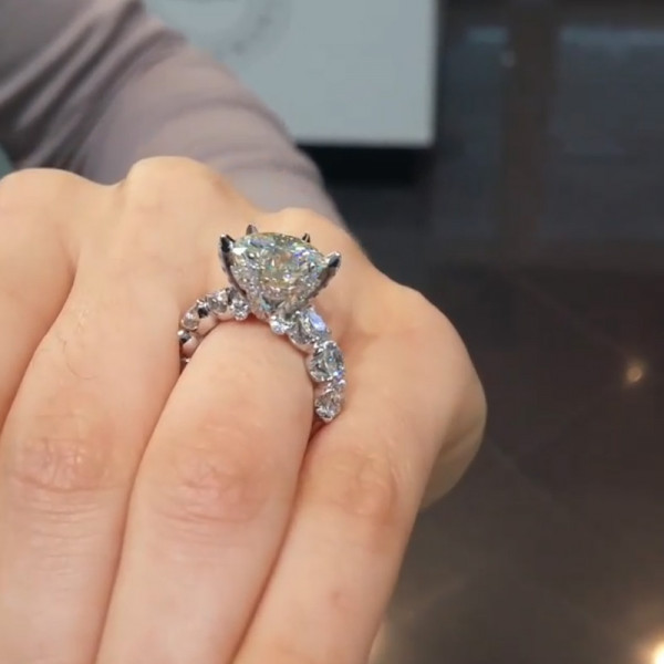 Round cut white sapphire 2025