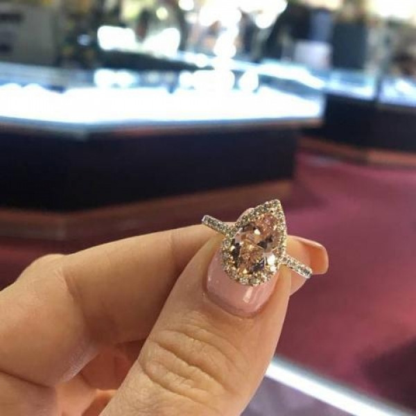 2ct Pear Cut 3pc Bridal Set in Rose Gold
