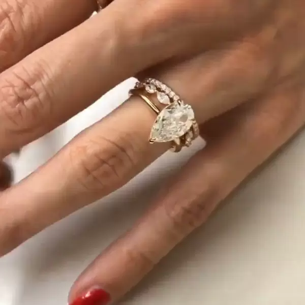 4.5ct Pear Cut White Sapphire 3pcs Bridal Set in Gold