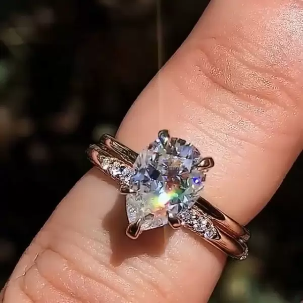 2ct Pear Cut White Sapphire 2pcs Bridal Set in Gold