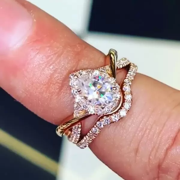1.5ct Pear Cut White Sapphire 2pcs Bridal Set in Gold