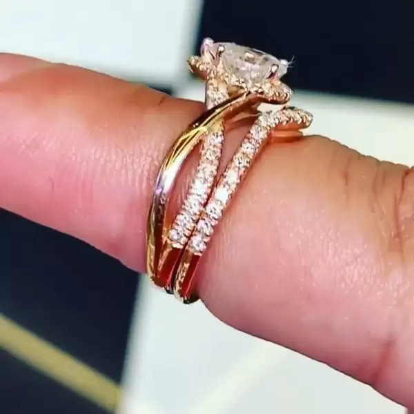 1.5ct Pear Cut White Sapphire 2pcs Bridal Set in Gold