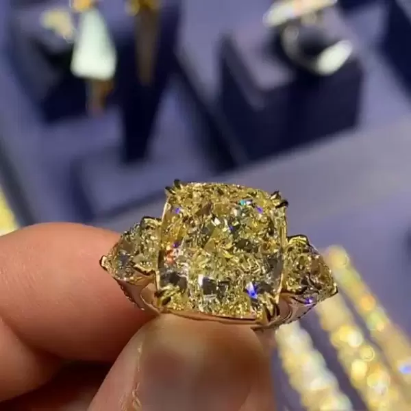 3.5ct Three-stone Yellow Sapphire Ring in Gold