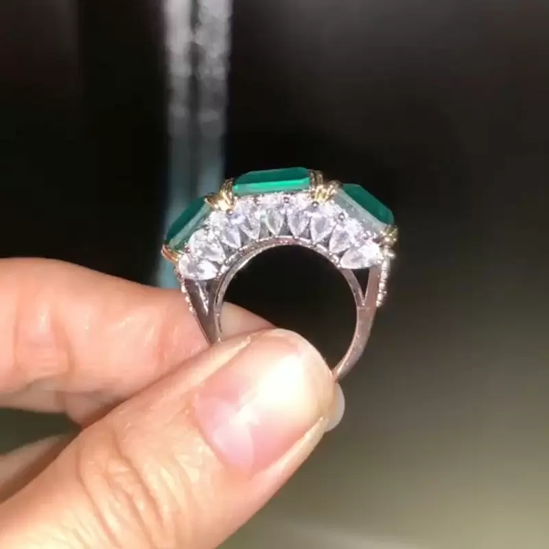 This ring is beautiful!
