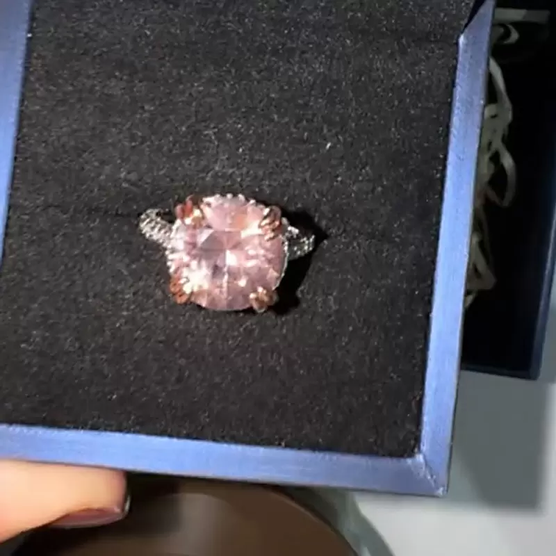 Beautiful sparkly Engagement ring