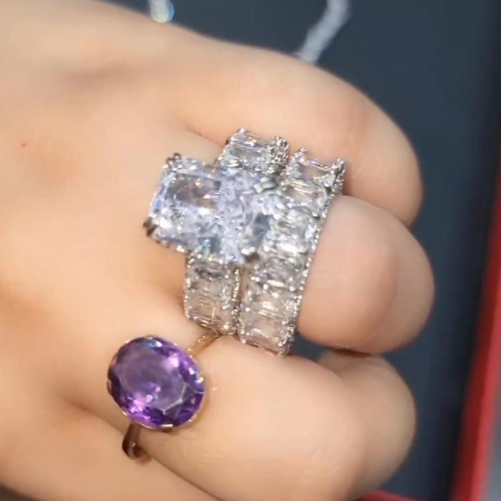 Pretty ring set.