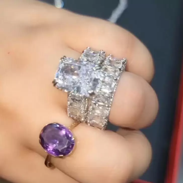 Pretty ring set.