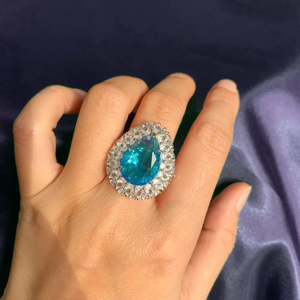 This is a beautiful Pear ring!