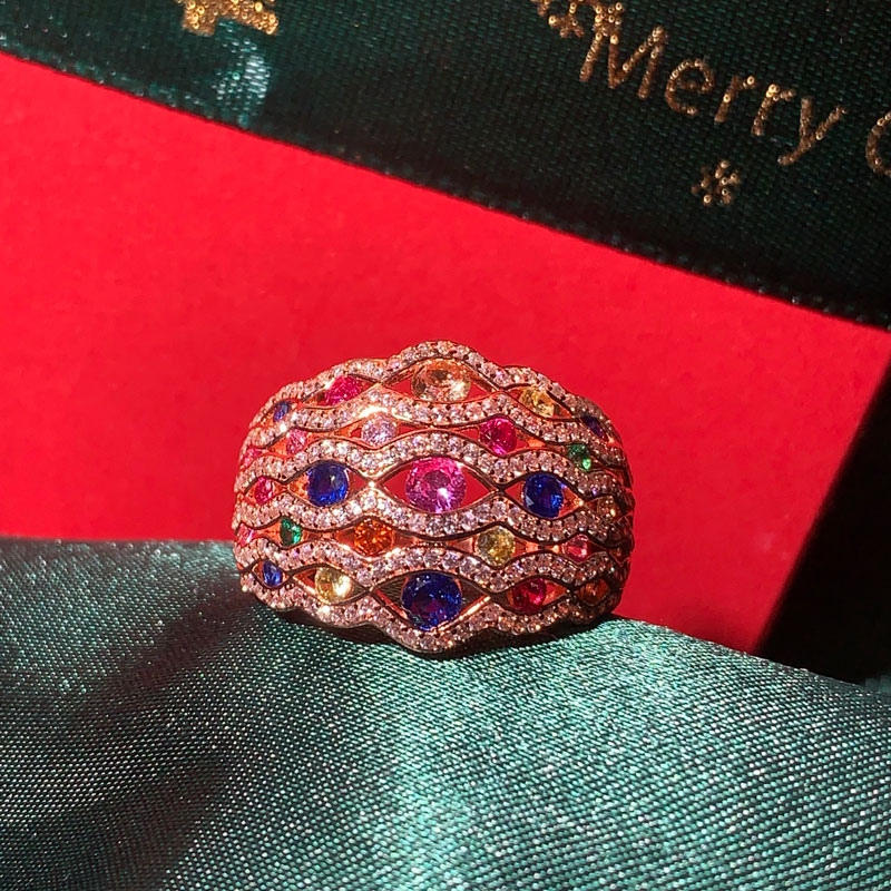 Large, pretty and sparkly! ✨️