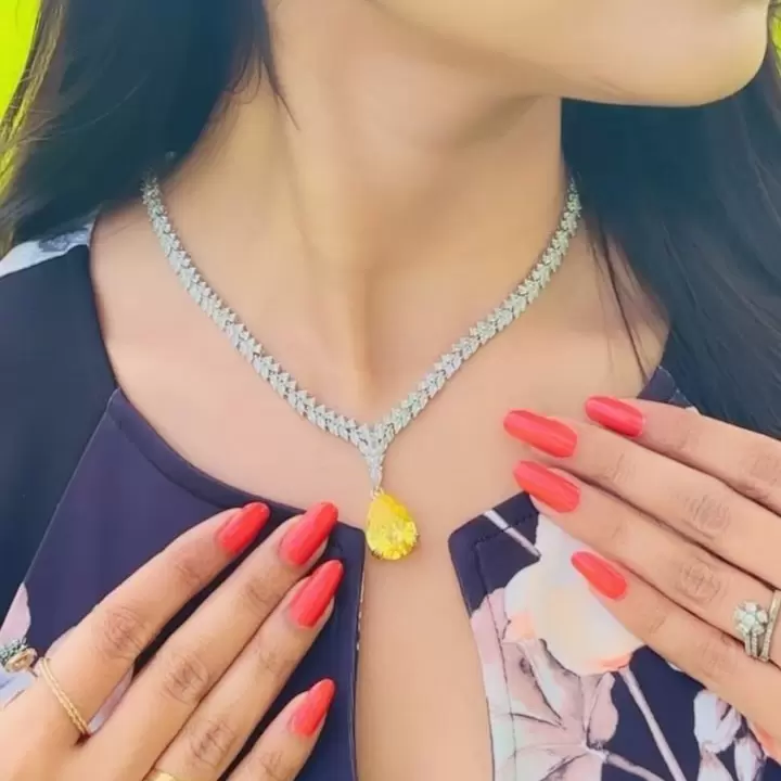 Yellow stone necklace