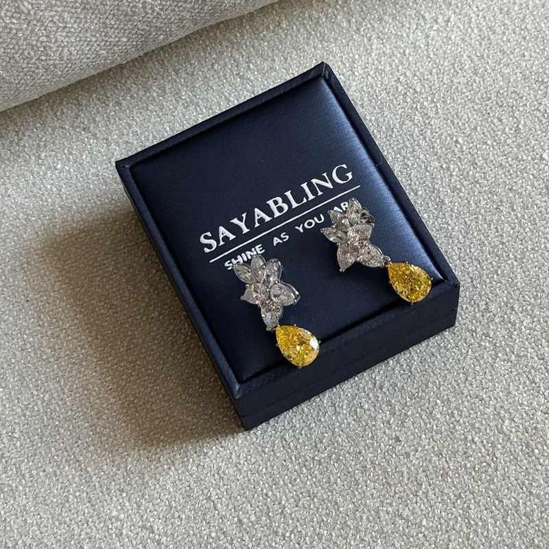 So pretty and shimmering, shined better than my real diamond earrings.