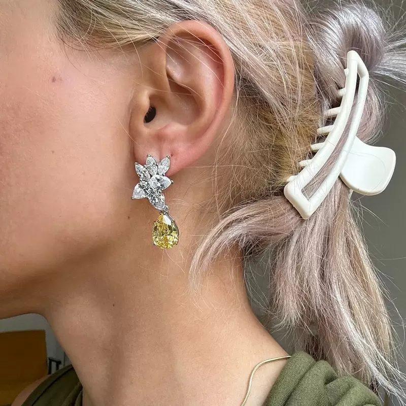 So pretty and shimmering, shined better than my real diamond earrings.