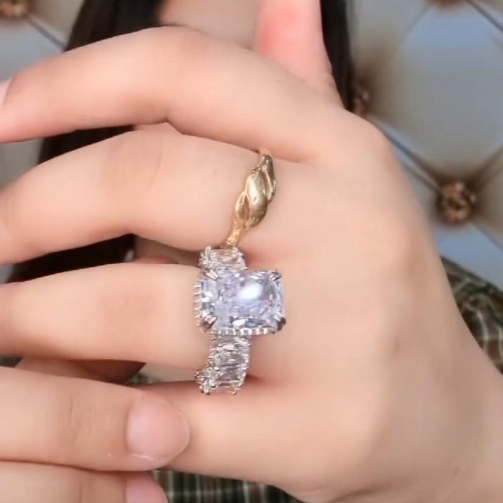Pretty ring set.