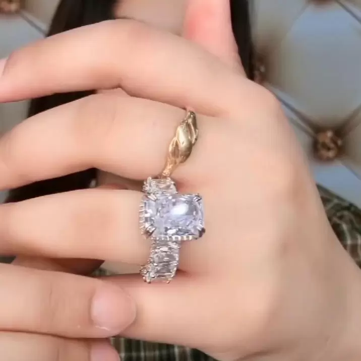 Pretty ring set.