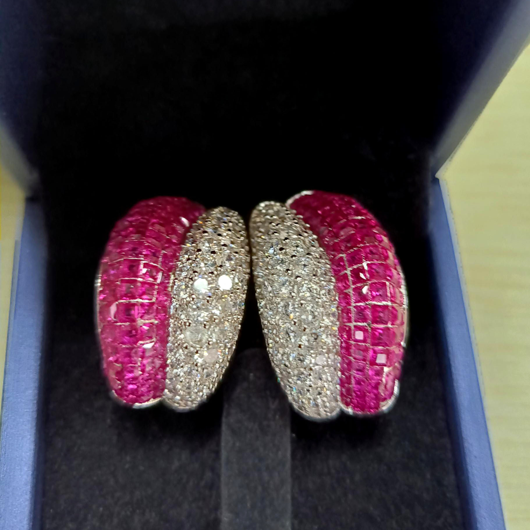 AFFORDABLE STATEMENT DESIGNED EARRINGS
