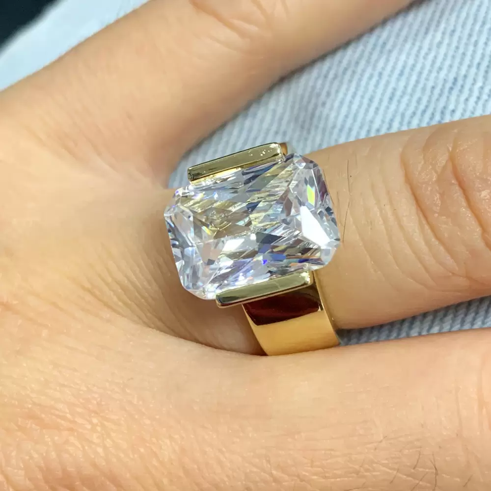 Looks real,simple but elegant