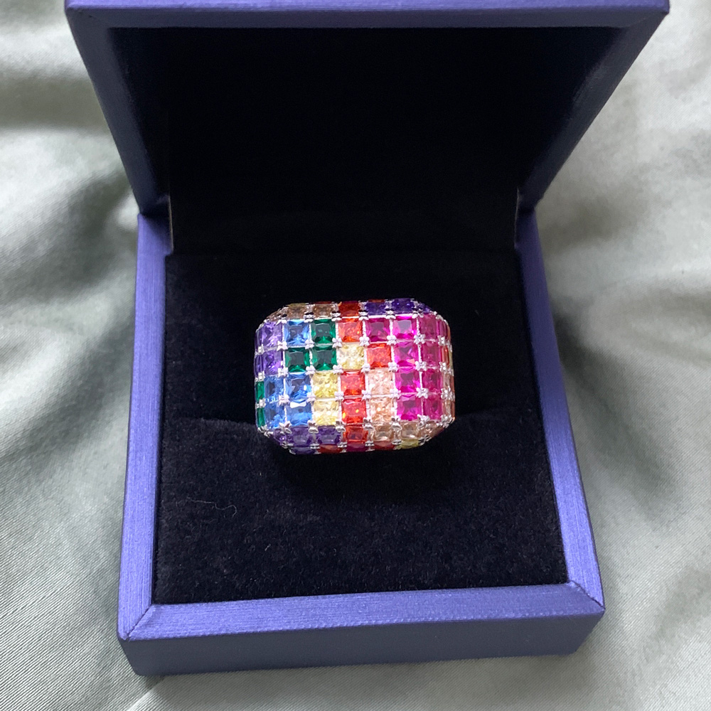 Stunning ring,pretty color