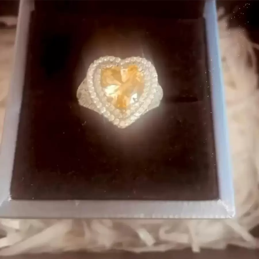 Beautiful yellow sapphire ring. Arrived as advertised