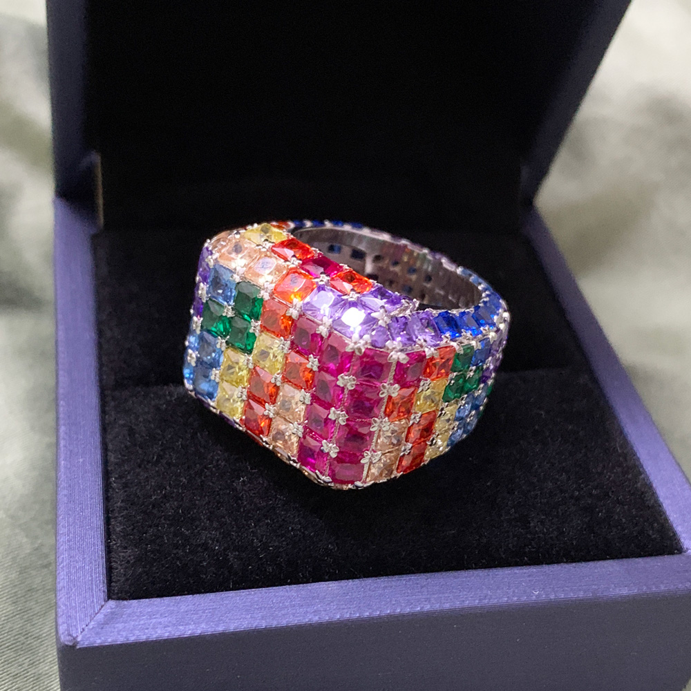 Stunning ring,pretty color