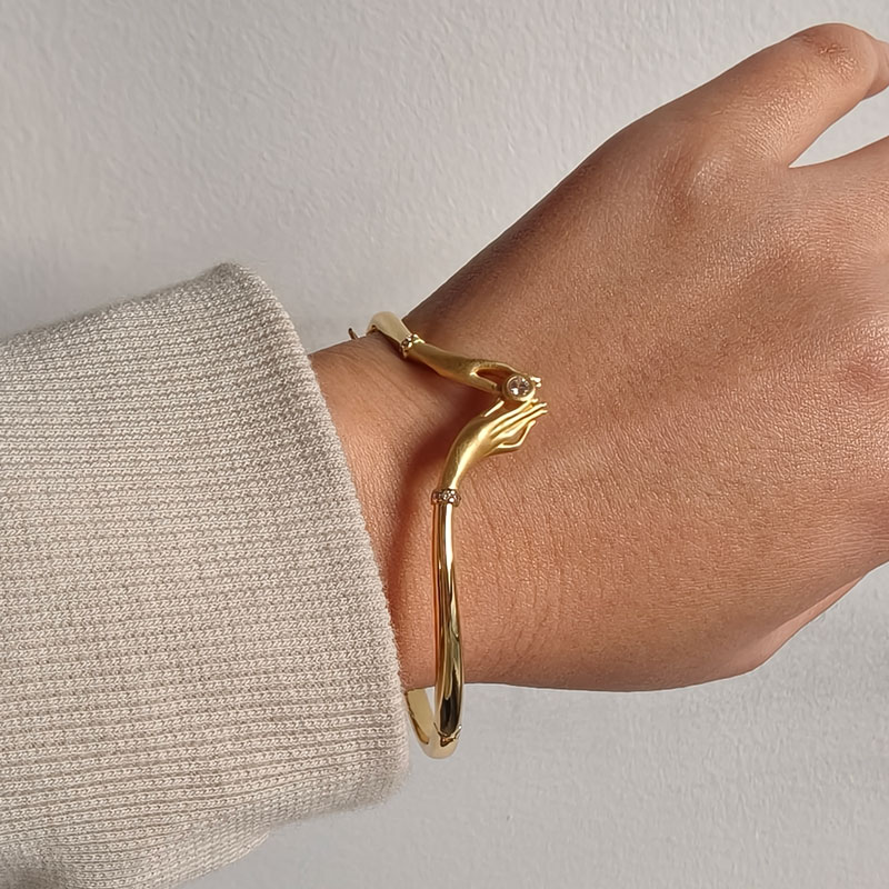 Beautiful dainty bracelet!