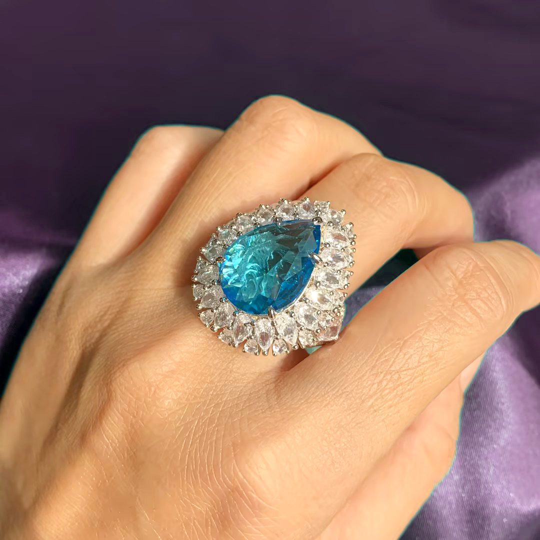 This is a beautiful Pear ring!